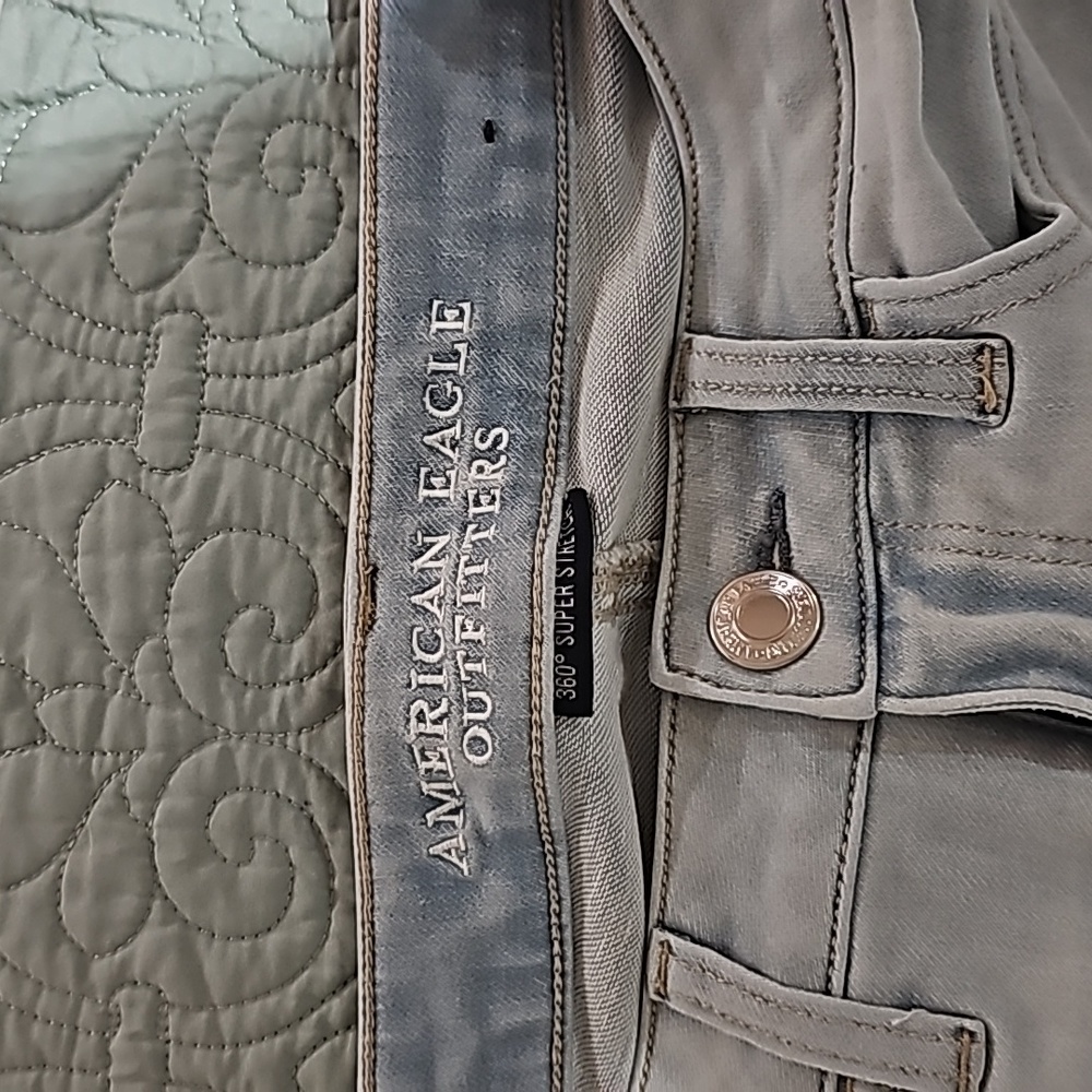 Very nice woman's 360 super stretch jeans size 6